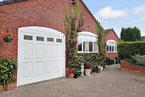 4 bedroom detached bungalow for sale, Severn Meadow, Astley Burf