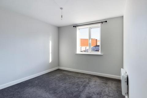 2 bedroom flat to rent, Clarence Road, Gosport PO12