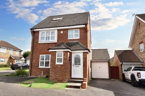 3 bedroom detached house for sale, Elmhurst Close, Ashford TN25