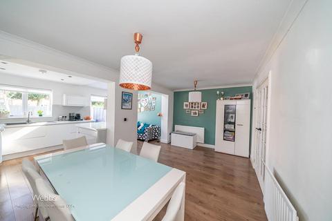 30 Newstead, Tamworth, B79 7UU