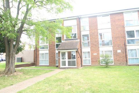 2 bedroom flat to rent, Dellow Close, Ilford