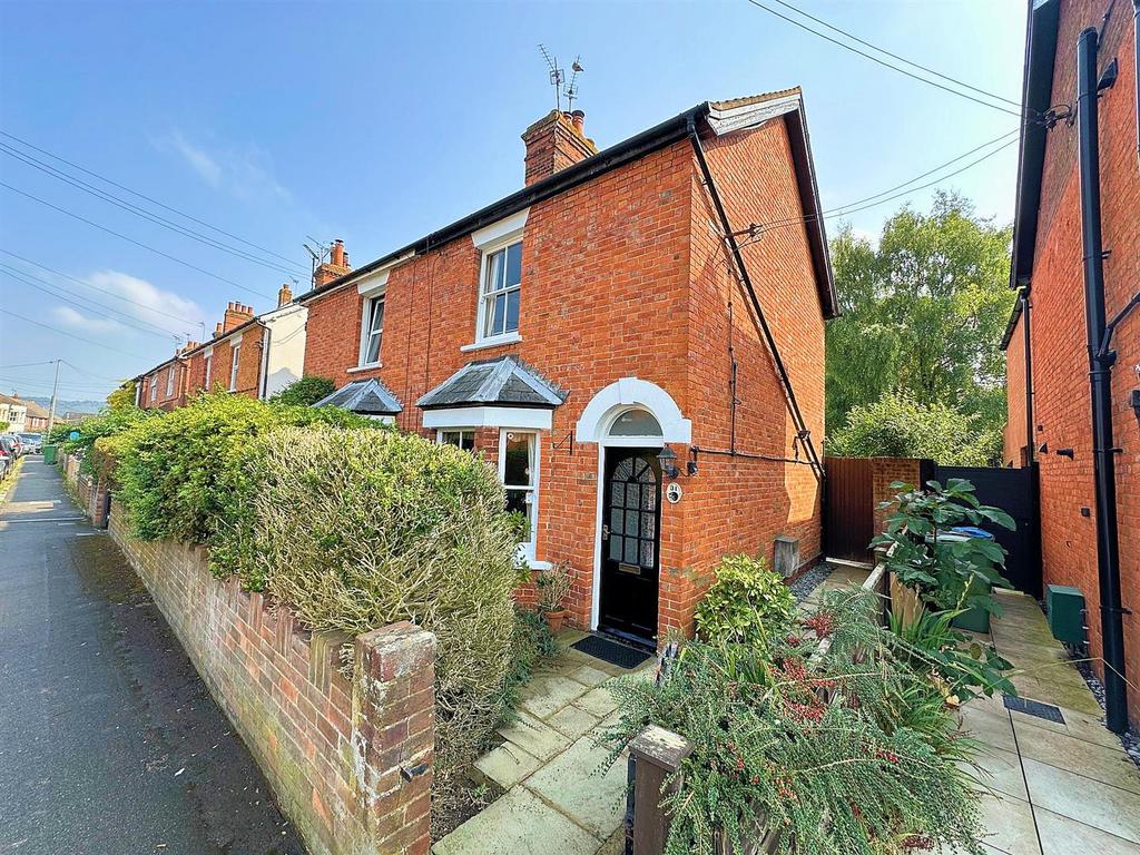 Perry Street, Wendover HP22 2 bed semidetached house for sale £450,000
