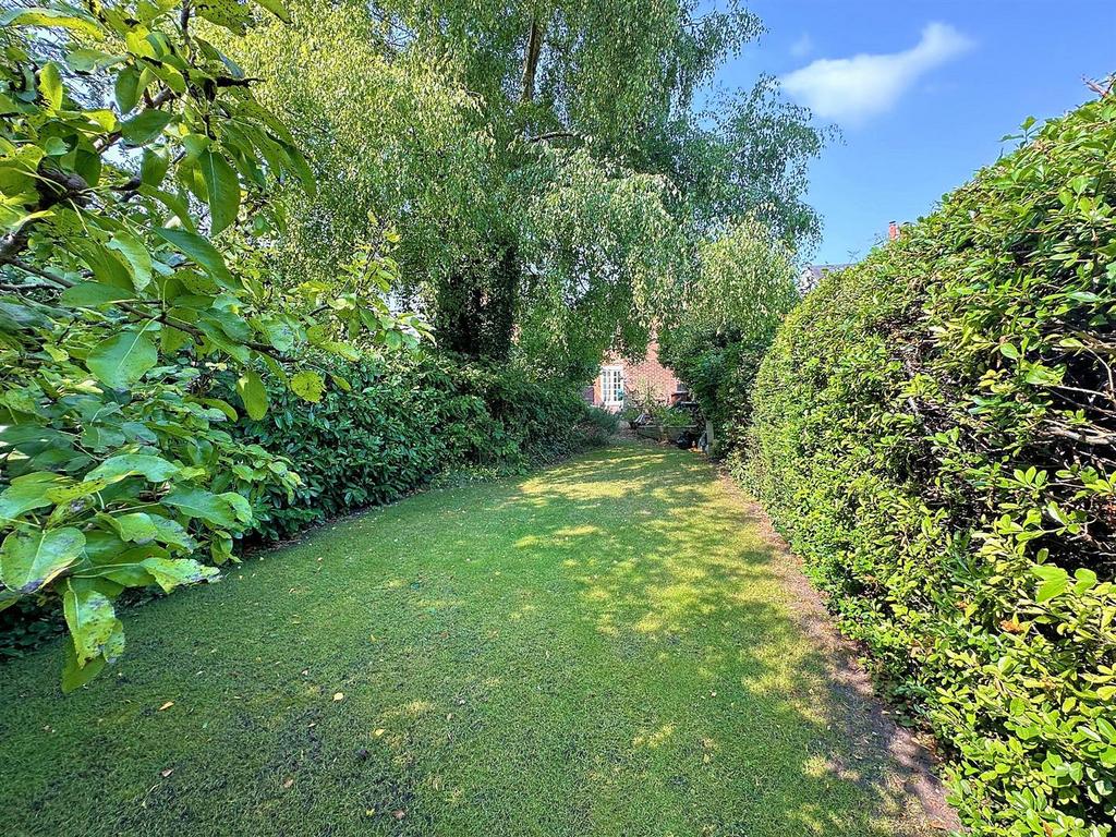 Perry Street, Wendover HP22 2 bed semidetached house for sale £450,000