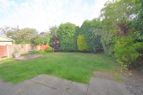 2 bedroom detached bungalow to rent, 14 Fields Way