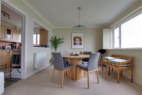 3 bedroom apartment to rent, Arundel Way, Highcliffe, Christchurch