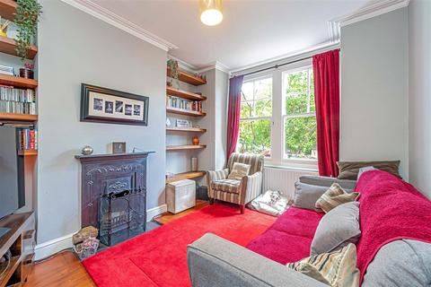 2 bedroom maisonette for sale, Godstone Road, St Margarets Village