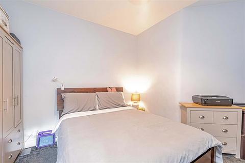 2 bedroom maisonette for sale, Godstone Road, St Margarets Village