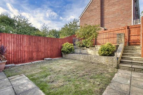 2 Baileys Gate, Cotford St Luke, Taunton, TA4 1JE