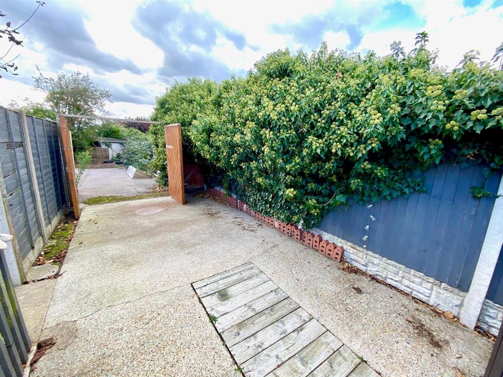 DRIVEWAY.jpg