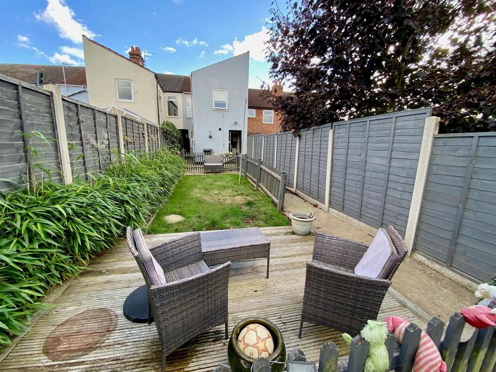 REAR GARDEN.jpg