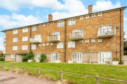 2 bedroom flat for sale, Thatches Grove, Romford RM6