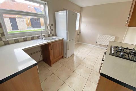 3 bedroom semi-detached house to rent, Ashworth Close, Nottingham NG3