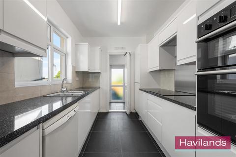 11 The Woodlands, London, N14 5RL