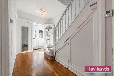 11 The Woodlands, London, N14 5RL
