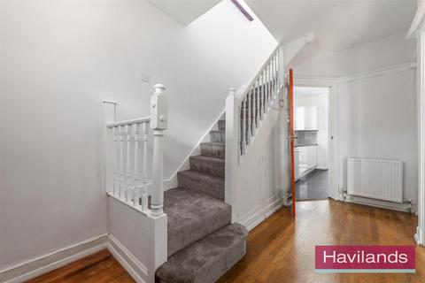 11 The Woodlands, London, N14 5RL