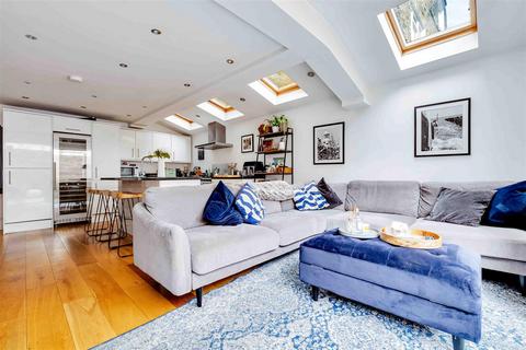 2 bedroom flat for sale, Fulham Palace Road, London