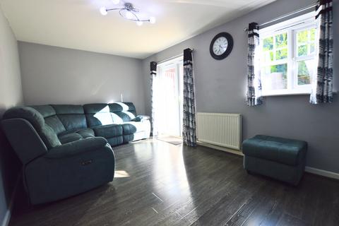 3 bedroom semi-detached house to rent, Wharfedale Close, Leeds LS12