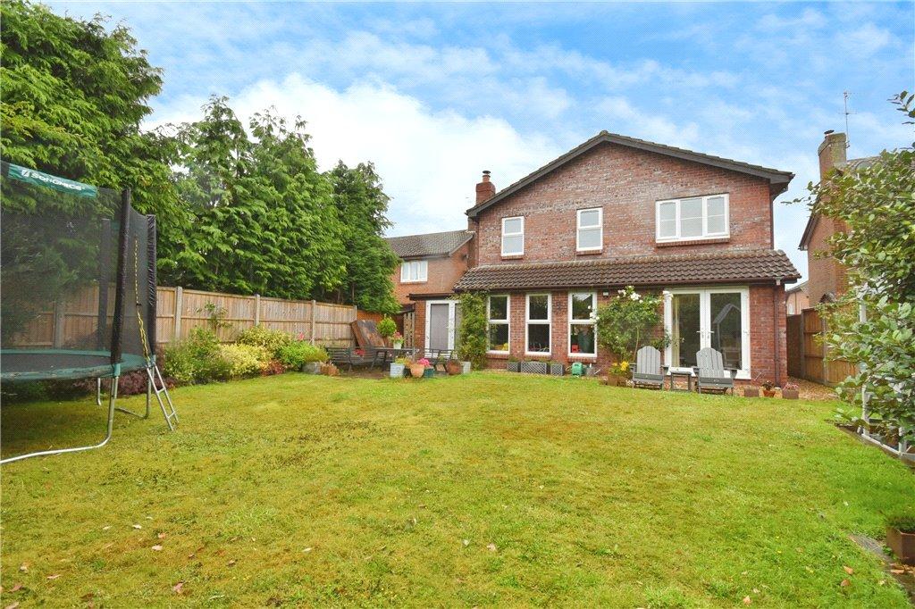 Horseshoe Drive, Romsey, Hampshire 4 bed detached house for sale £775,000