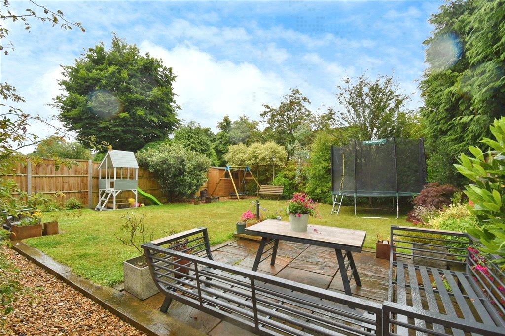 Horseshoe Drive, Romsey, Hampshire 4 bed detached house for sale £775,000