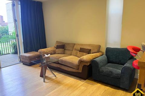 2 bedroom flat to rent, Winch House, London, SE17