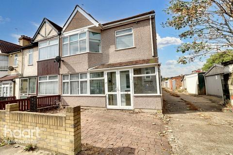 3 bedroom end of terrace house for sale, Trehearn Road, Hainault