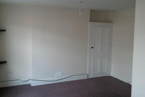 2 bedroom flat to rent, Harmer Street, Gravesend