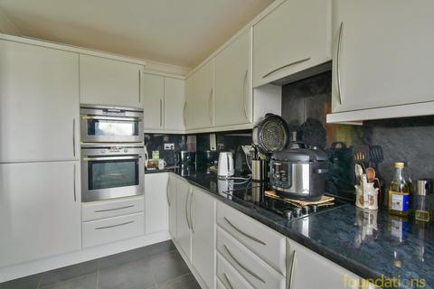 2 bedroom flat for sale, Cooden Drive, Bexhill-on-Sea, TN39