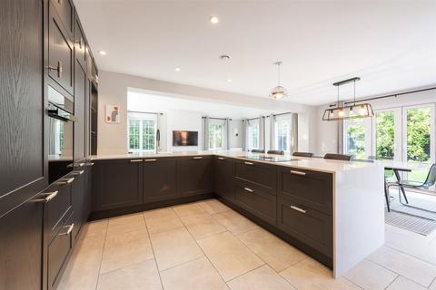 5 bedroom detached house for sale, St Phillips Grove, Bentley Heath