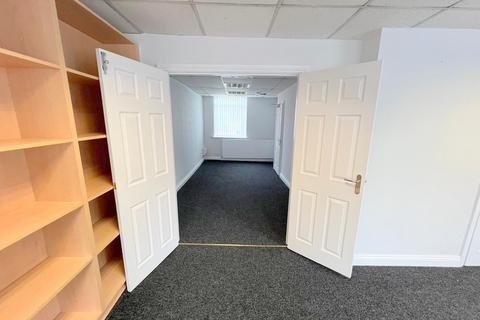 Property to rent, Bury, Bury BL9