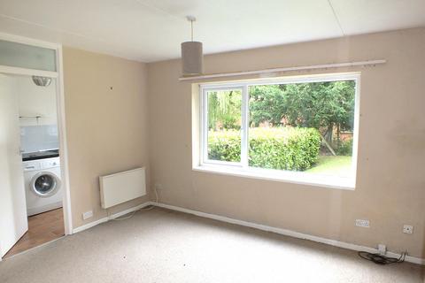 Studio to rent, Manor Avenue, Manchester, M41 9HH