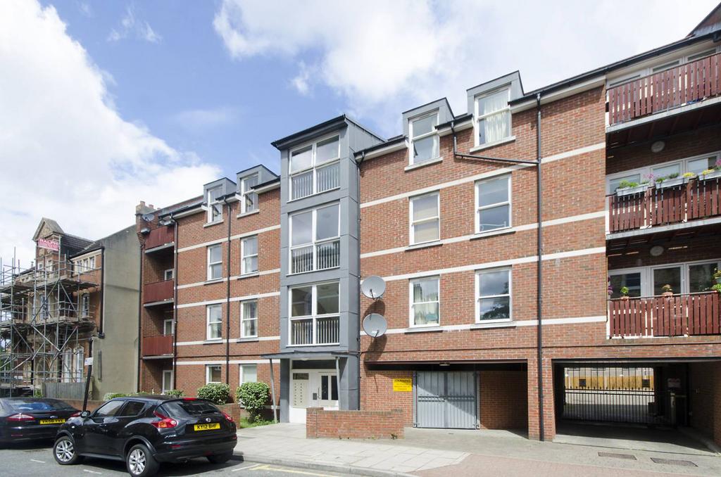Ferndale Road, Clapham North, London... 1 bed flat to rent £1,800 pcm