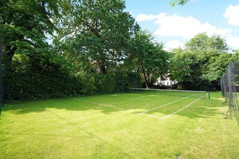 2 bedroom flat for sale, Leonard Court, Edwardes Square, London