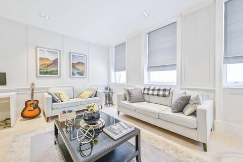 Warwick Court, Holborn, London, WC1R
