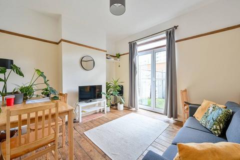 4 bedroom flat to rent, Marble Close, Acton, London, W3