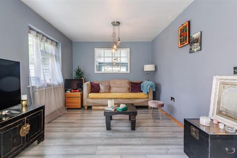 undefined, Annes Court, Hemnall Street, Epping