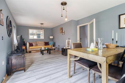 undefined, Annes Court, Hemnall Street, Epping