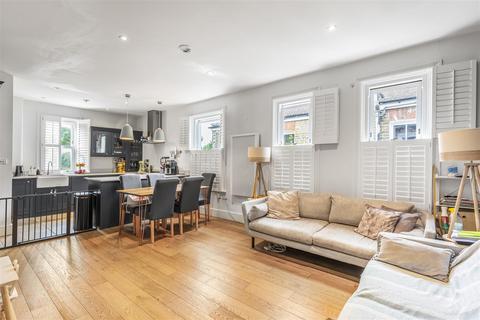 3 bedroom flat for sale, Kingsway, East Sheen, SW14