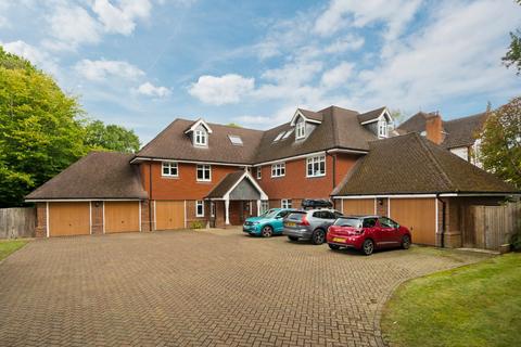 2 bedroom apartment for sale, Ashley Road, Walton-on-Thames, Surrey, KT12