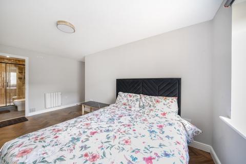 2 bedroom apartment to rent, Cline Road London N11