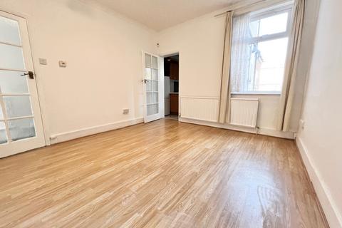 4 bedroom terraced house to rent, Clarence Road, Enfield, EN3