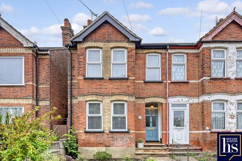 2 bedroom semi-detached house to rent, Alexandra Road, Brentwood CM14