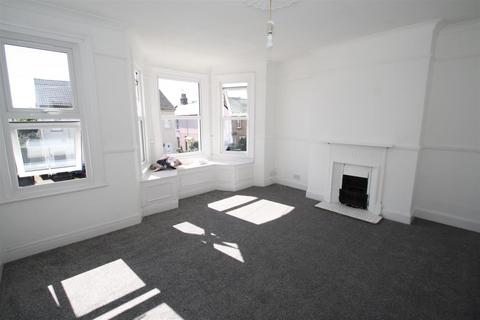 2 bedroom apartment to rent, West Road, Shoeburyness