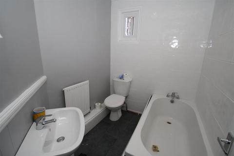 2 bedroom apartment to rent, West Road, Shoeburyness