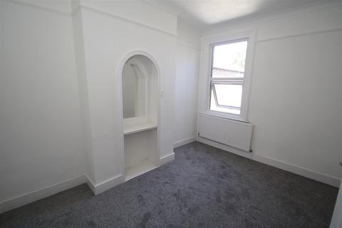 2 bedroom apartment to rent, West Road, Shoeburyness