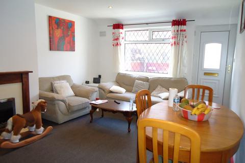 2 bedroom terraced house for sale, Longroyd Avenue, Leeds LS11