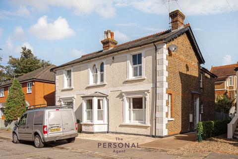 3 bedroom semi-detached house to rent, Ladbroke Road, Epsom