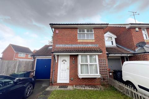 2 bedroom detached house to rent, Cresswell Gardens, Luton LU3