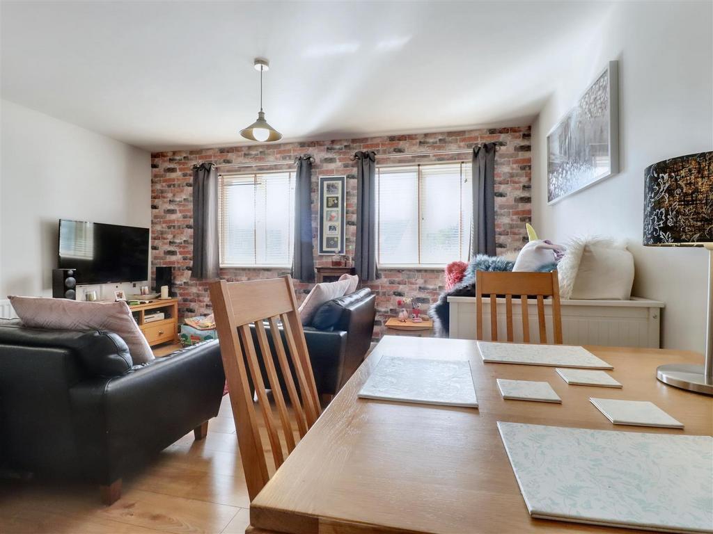 Sitting/dining room