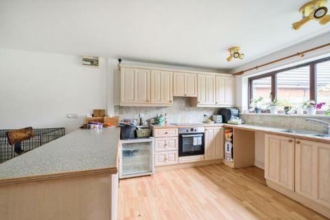 4 bedroom detached house to rent, Banbury OX17