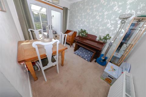 45 Carleton Crescent, Glenrothes, KY7 5AN